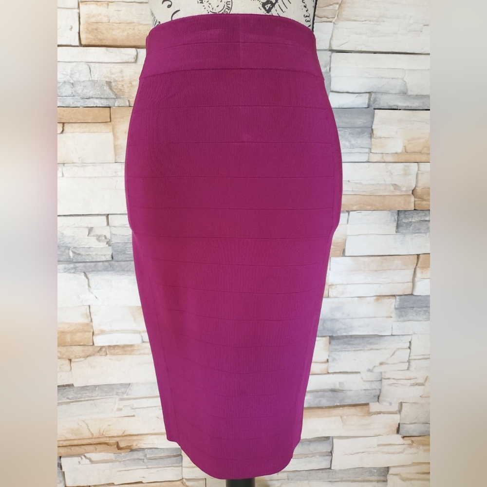 Karen Millen Women's Knee Length Pensil Magenta Knit Skirt US Size 4 UK size 1